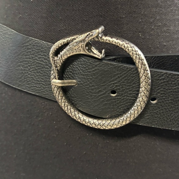 ❤️ Black Vegan Leather Silver Snake Belt- Medium - Picture 3 of 5